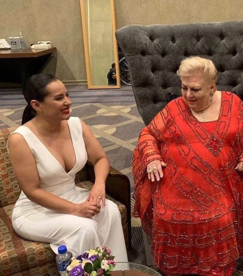 Sandra Cuevas con Paquita la del Barrio