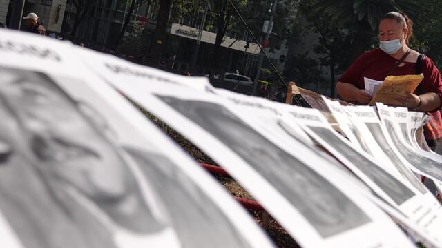 Gobierno de CDMX vuelve a quitar fotos de la Glorieta de los Desaparecidos