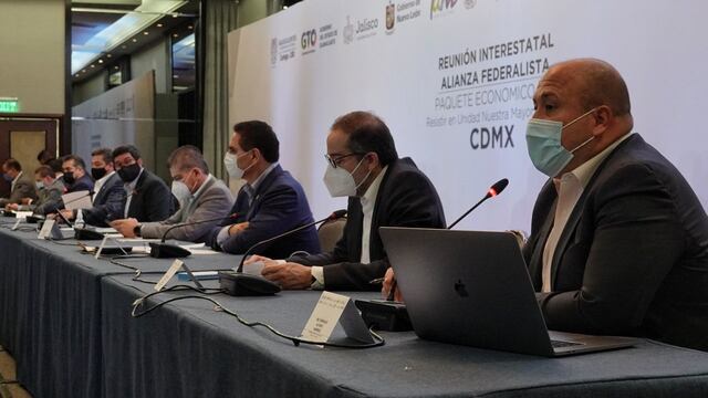 Los gobernadores Enrique Alfaro Ramírez; José Ignacio Sánchez; Silvano Auroles Conejo; Javier Corral Jurado; Francisco Javier García Cabeza de Vaca; Jaime Heliodoro Rodríguez Caldero; José Rosas Aispuro Torres; Diego Sinhue Rodríguez Vallejo y Martín Orozco Sandoval.