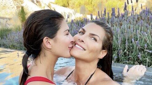Montserrat Oliver y Yaya Kosikova celebran 6 años de romance