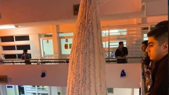 Memes de árbol de Navidad que parece elote