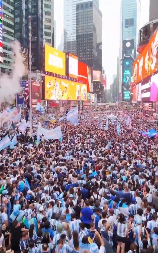 Final del Mundial 2026: aficionados argentinos y españoles llegan a Times Square