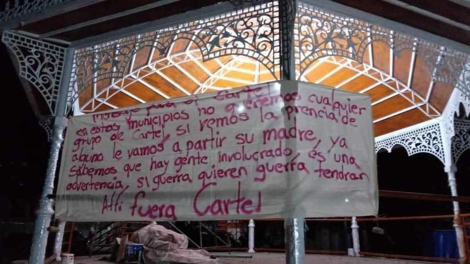 Violencia en Chiapas: Hombres armados cuelgan mantas con advertencias