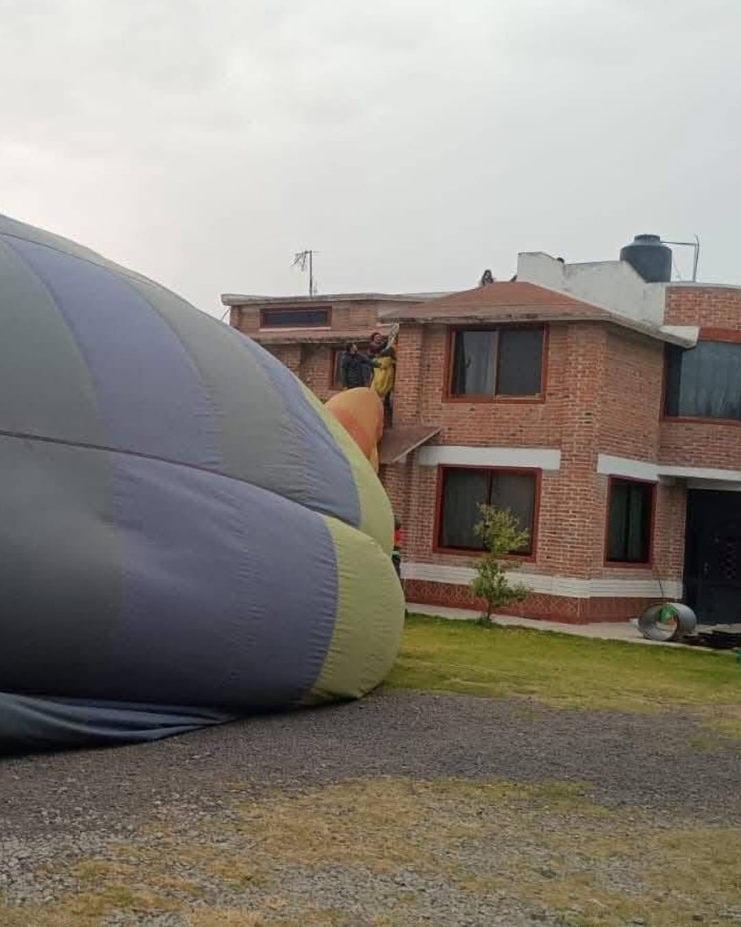 Un globo aerostático de Teotihuacán tiene accidente ante el mal clima