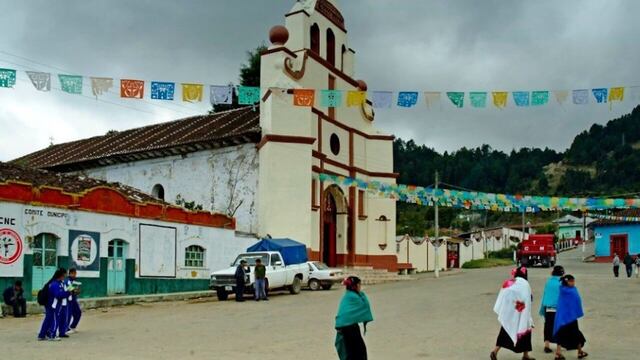 Comerciantes ambulantes acusaron al funcionario de retirarlos de la vía pública.