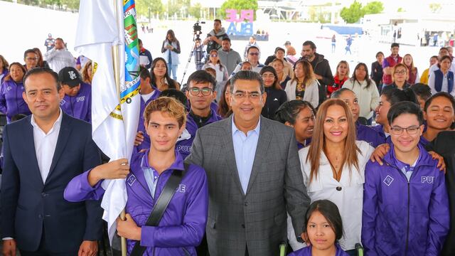 Sergio Salomón abandera delegación rumbo a Paranacionales