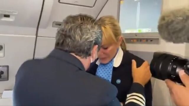 Azafata argentina ante llegada vacunas