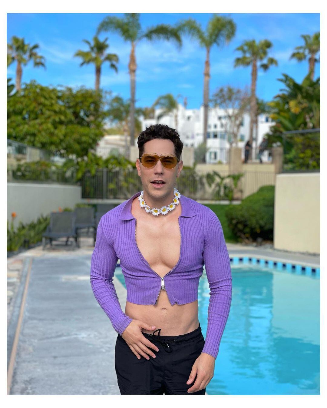Christian Chávez en crop top