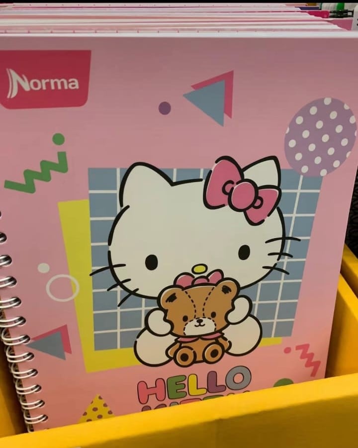 Cuadernos de Hello Kitty en Walmart para el regreso a clases 2024