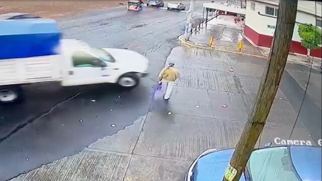 VIDEO: conductor atropella a persona de la tercera edad en Chimalhuacán