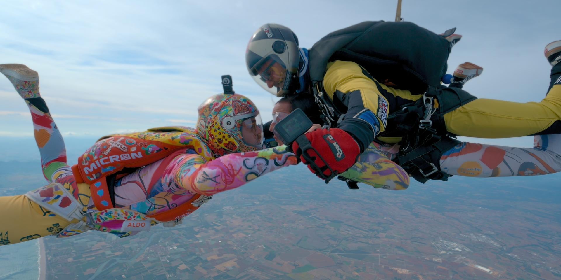 Escena de la serie: 'First Class'