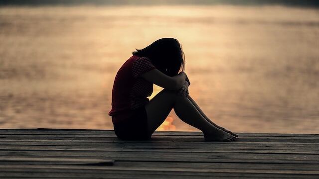 Una adolescente de 14 años saltó de un cuarto piso en Valencia, España para escapar de un intento de violación por parte de su padre