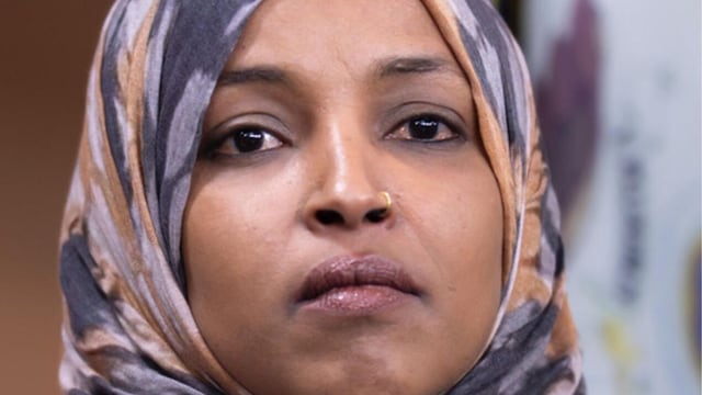 Ilhan Omar podría perder su ciudadanía y enfrentar una posible deportación