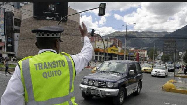 Delincuentes vestidos de amarillo y negro, que ignorantes de su propio trabajo, se dedican a asaltar a plena luz del día y con “la ley en la mano”.