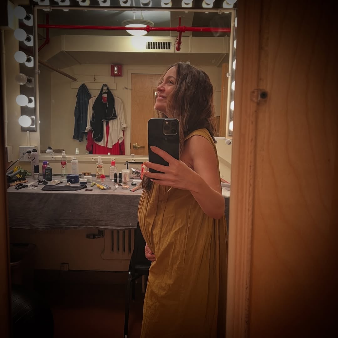 Natalia Lafourcade confirma embarazo