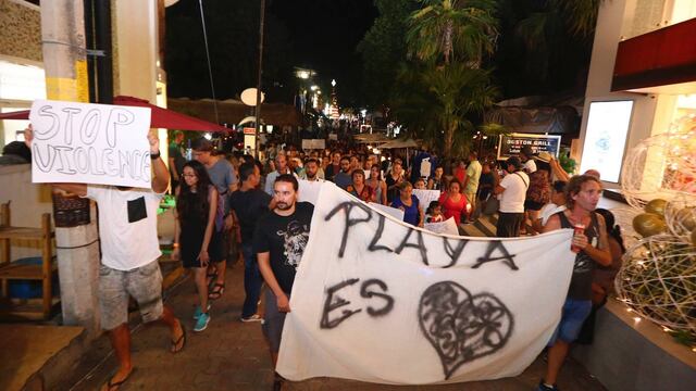 Protesta por ola de violencia en Playa del Carmen.
