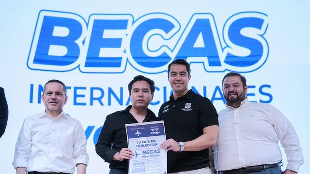 Felifer Macías entrega Querétaro