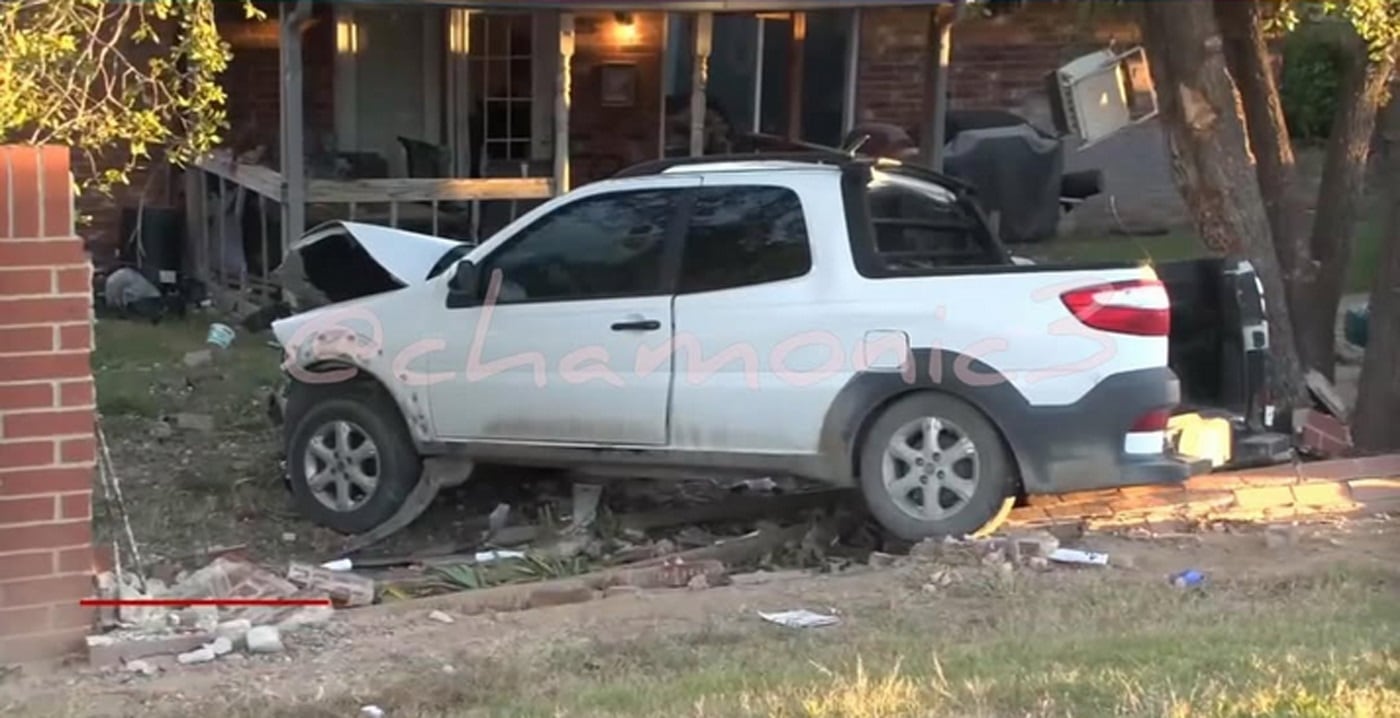 Camioneta accidentada de la tía de Christian Nodal.