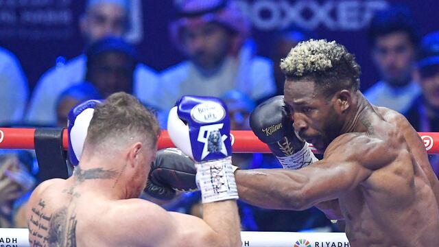 Canelo Álvarez vs William Scull