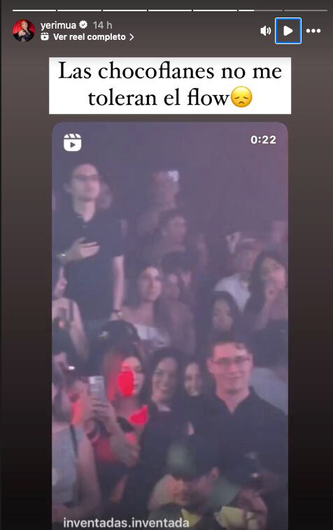 Yeri Mua reacciona a la que le hizo caras a su show.