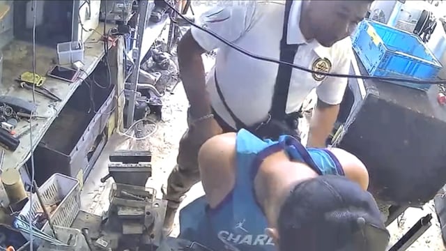 Agente de Fiscalía de Coahuila golpea a herrero