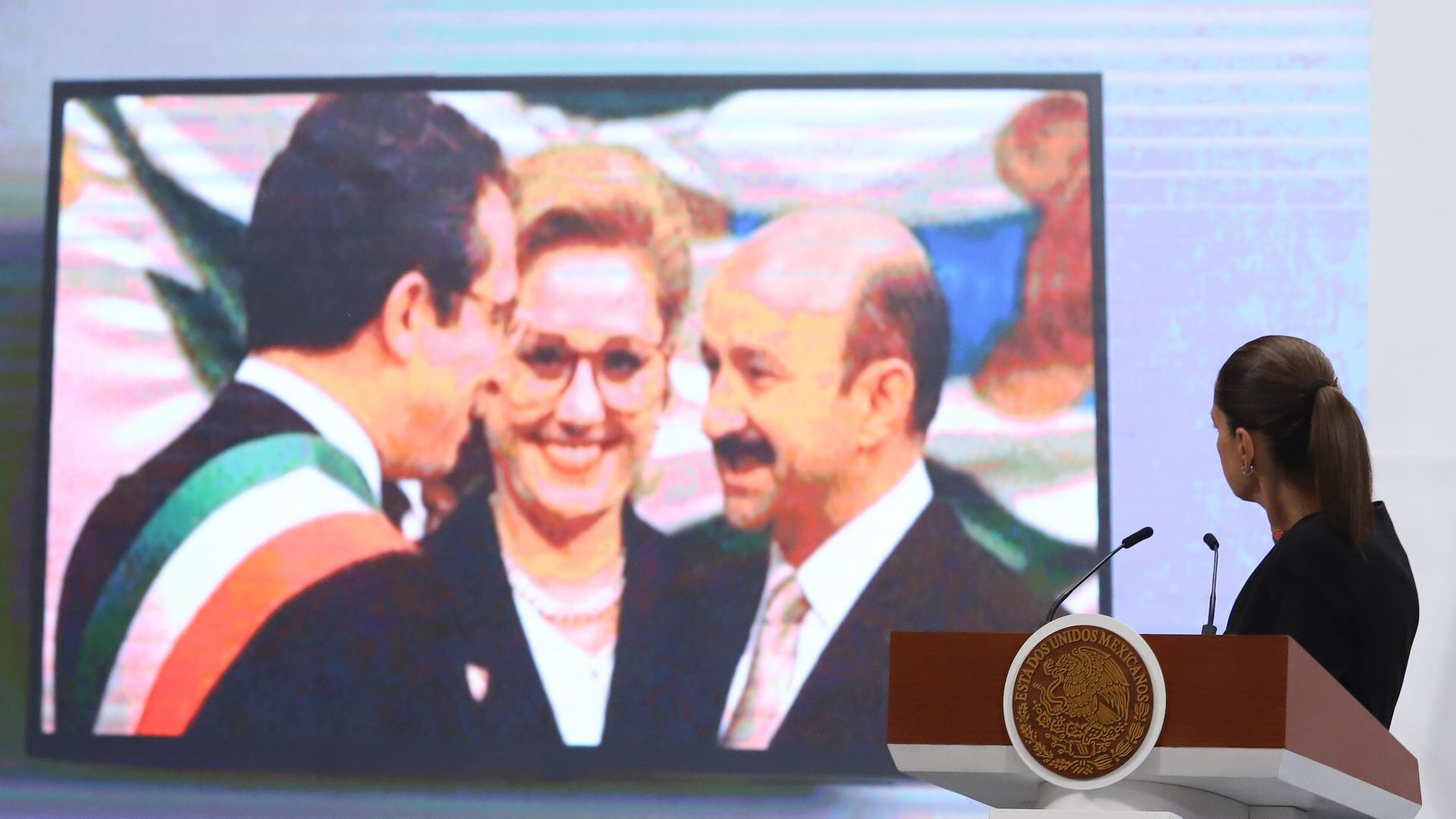 Llegó borracho el Zedillo y los cantineros de la prensa ya no tenían bebidas