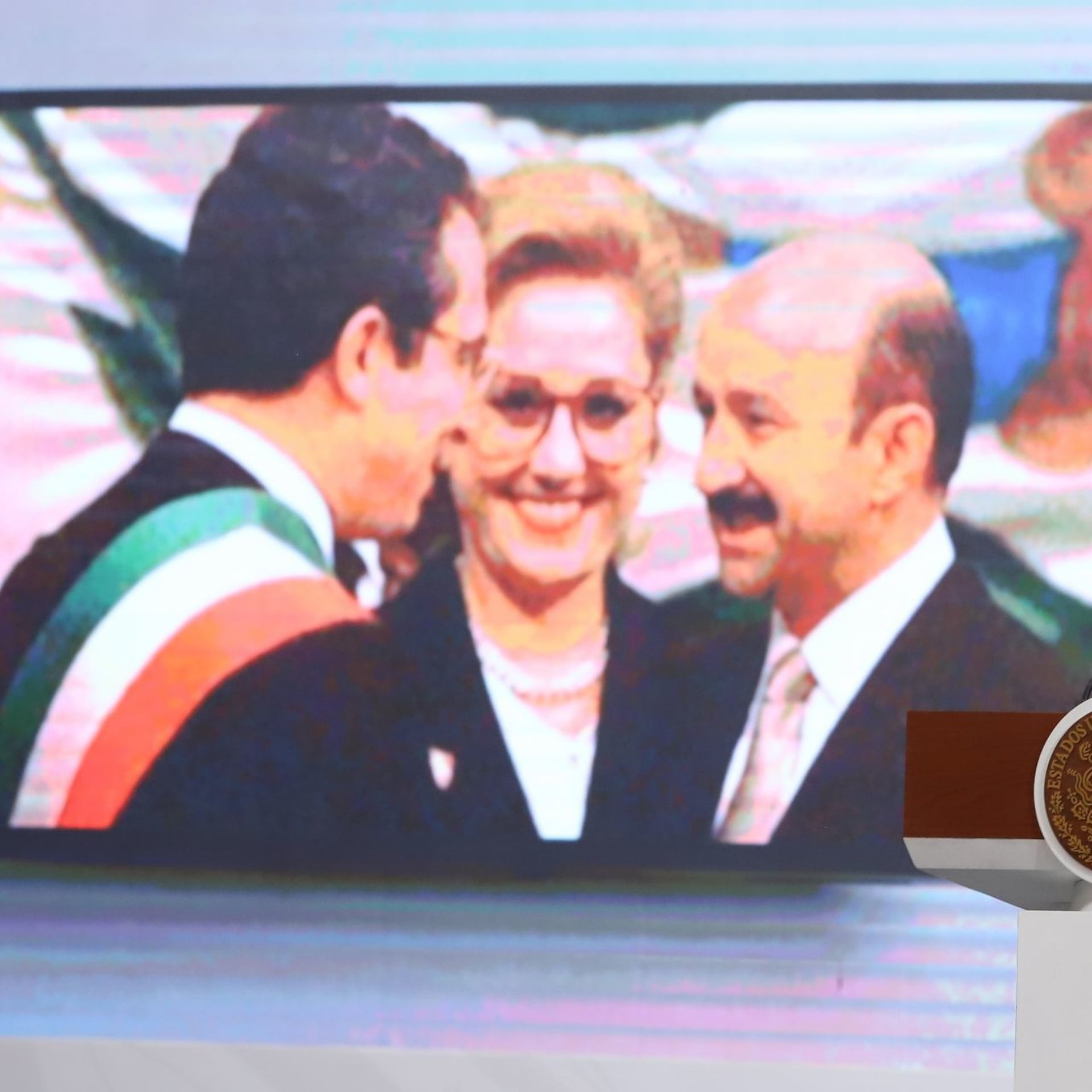 Llegó borracho el Zedillo y los cantineros de la prensa ya no tenían bebidas