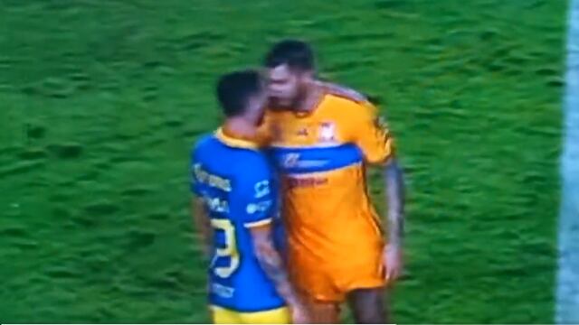 Miguel Layún encara a André Pierre Gignac