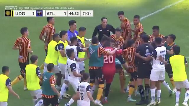 Pelea campal entre Atlante vs Leones Negros