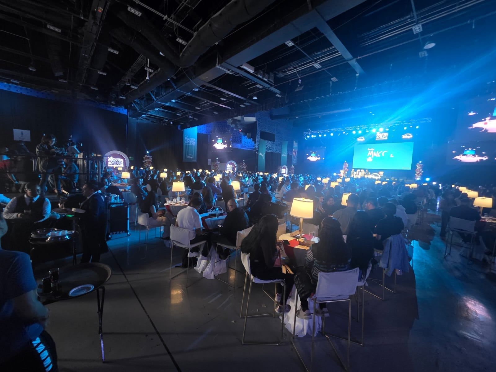 Fans en el evento de Malcolm el de en Medio en CDMX