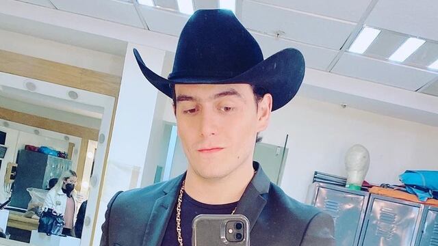 Julián Figueroa, cantante.