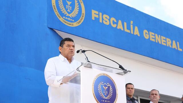 Javier May inaugura edificio ‘La Venta’