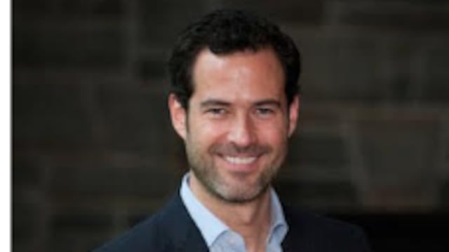 Salinas Occelli informa a su interlocutor que cuenta con información que lo vincula con un grupo de ciudadanos estadounidenses que se han dedicado a extorsionar a la compañía