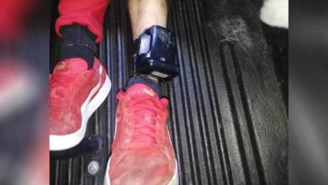 Detenido con brazalete.