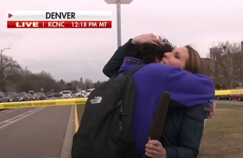 VIDEO: Reportera de Fox News se reúne con su hijo durante tiroteo en su escuela