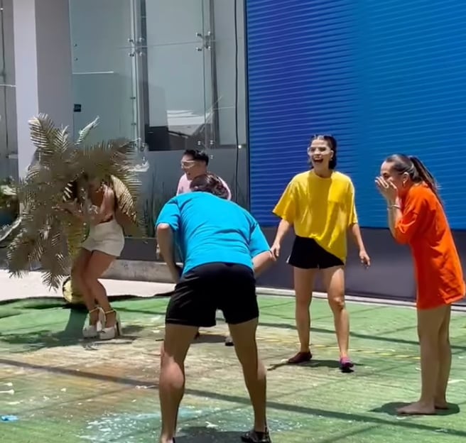 Ferka sufre accidente en Venga la Alegría por una palmera mal puesta
