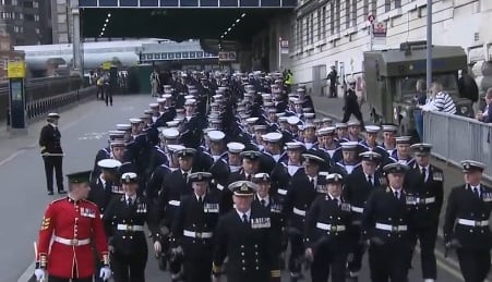 Fuerzas Armadas británicas comienzan a llegar a las calles de Londres