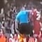 ¿Liga MX, eres tú? Árbitro de la Premier League le da codazo a jugador; es suspendido