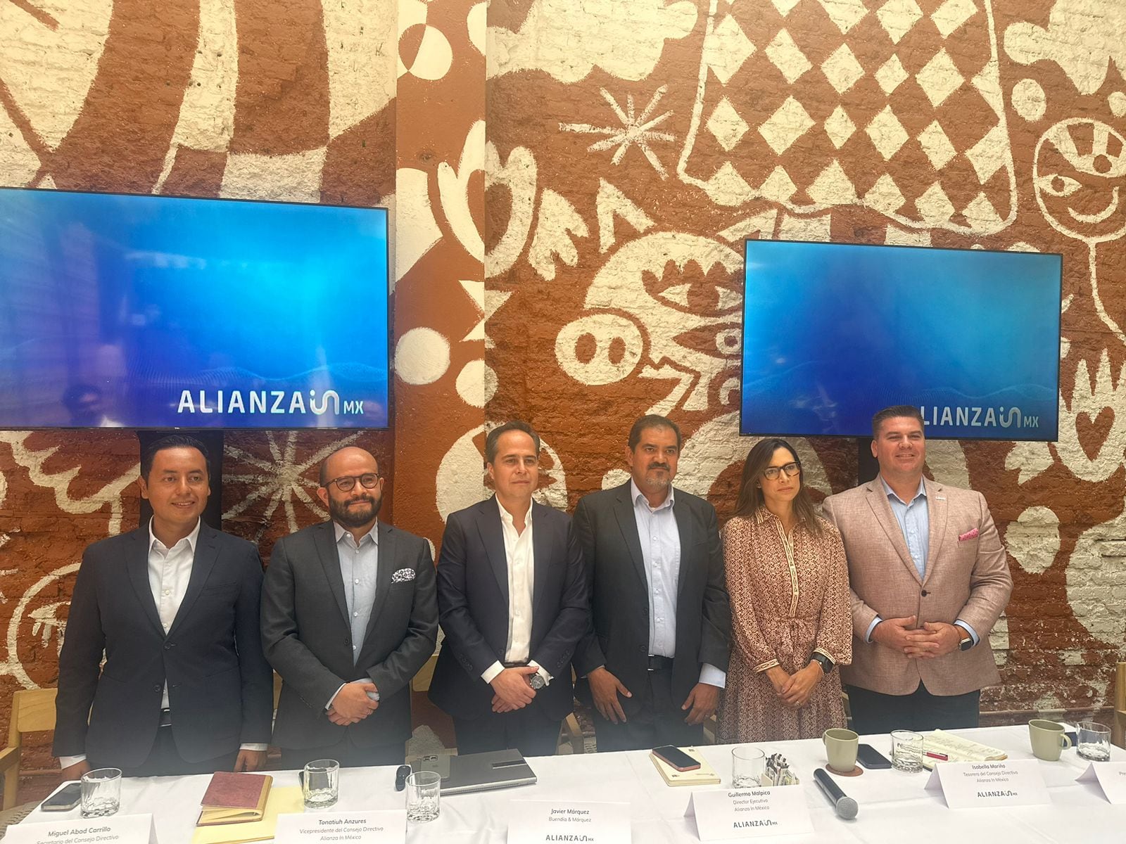 Uber y DiDi respaldan iniciativa de seguro social a repartidores