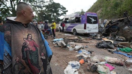 Ataque con bomba en Cauca, Colombia, deja decenas de muertos
