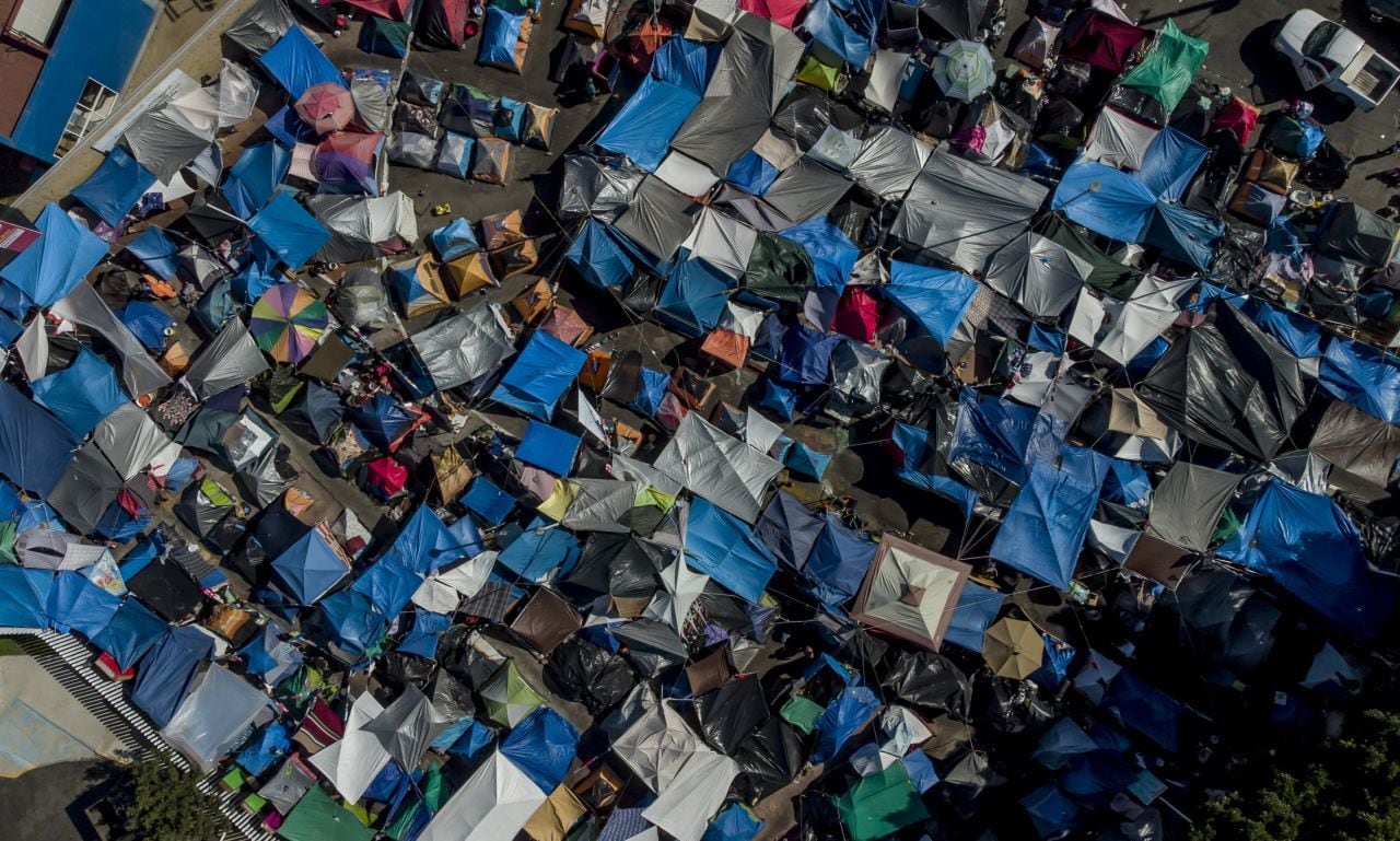 Migrantes en carpas en la frontera con Estados Unidos