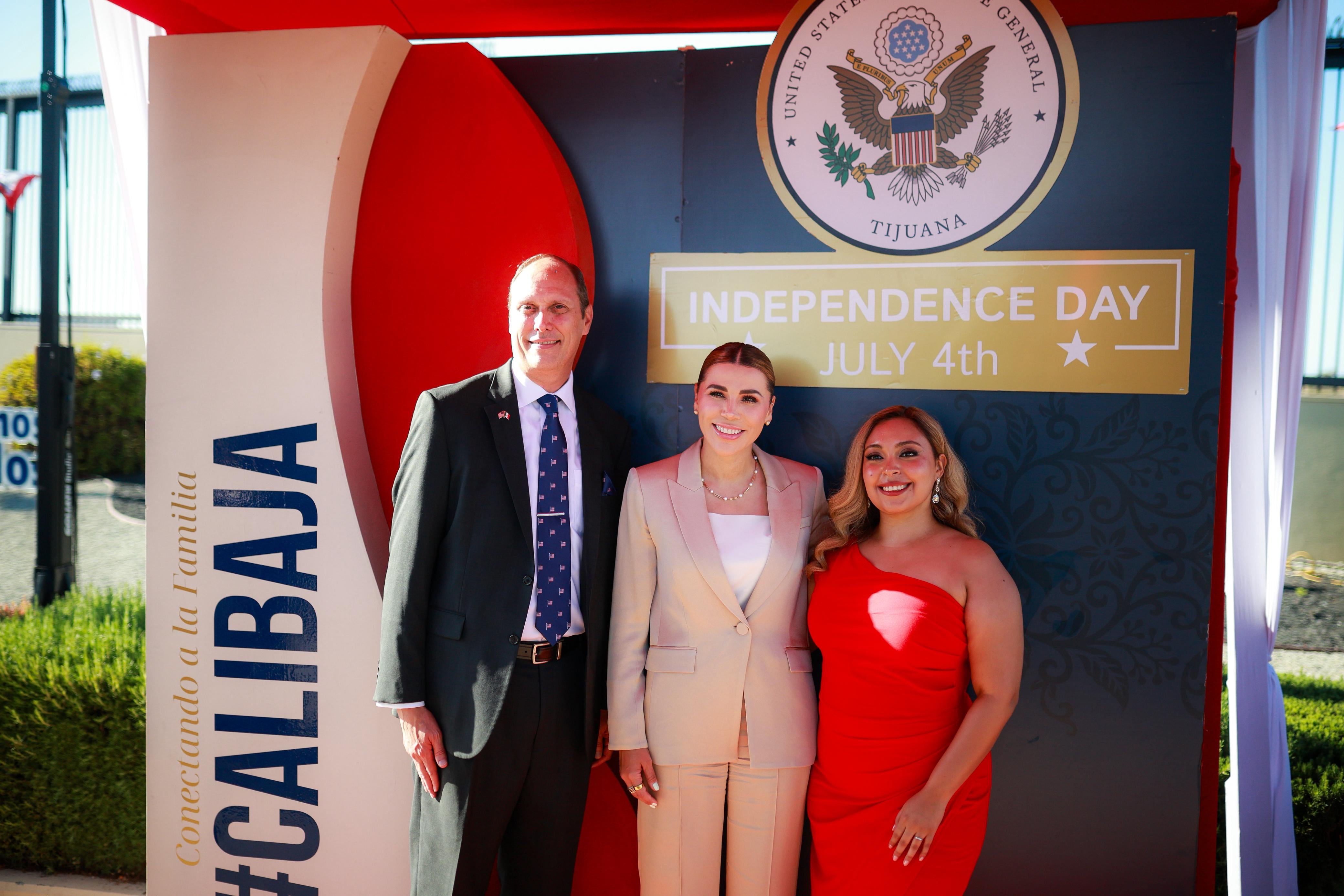 Marina del Pilar asiste a aniversario de la independencia de EU