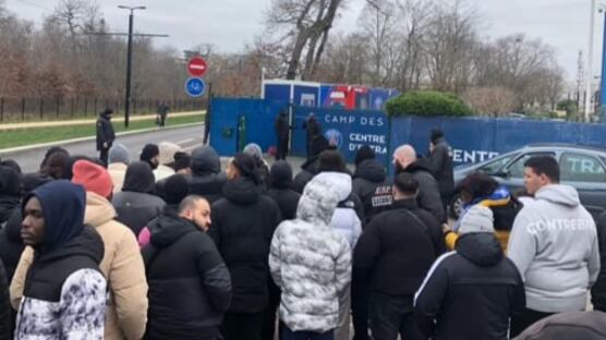 Paris Saint Germain en problemas; fans asisten a entrenamiento para reclamar el bajo rendimiento