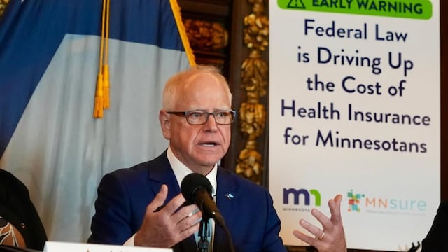 Tim Walz pertenece al Partido Demócrata