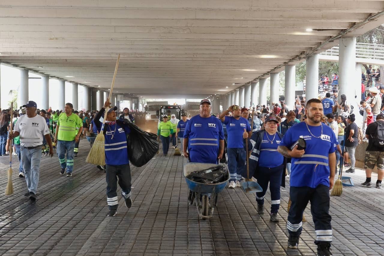 Servicios Públicos de Monterrey recolecta más de 30 toneladas de basura.