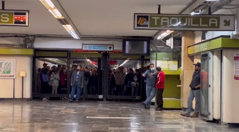 Cierran accesos a Línea 3 del Metro