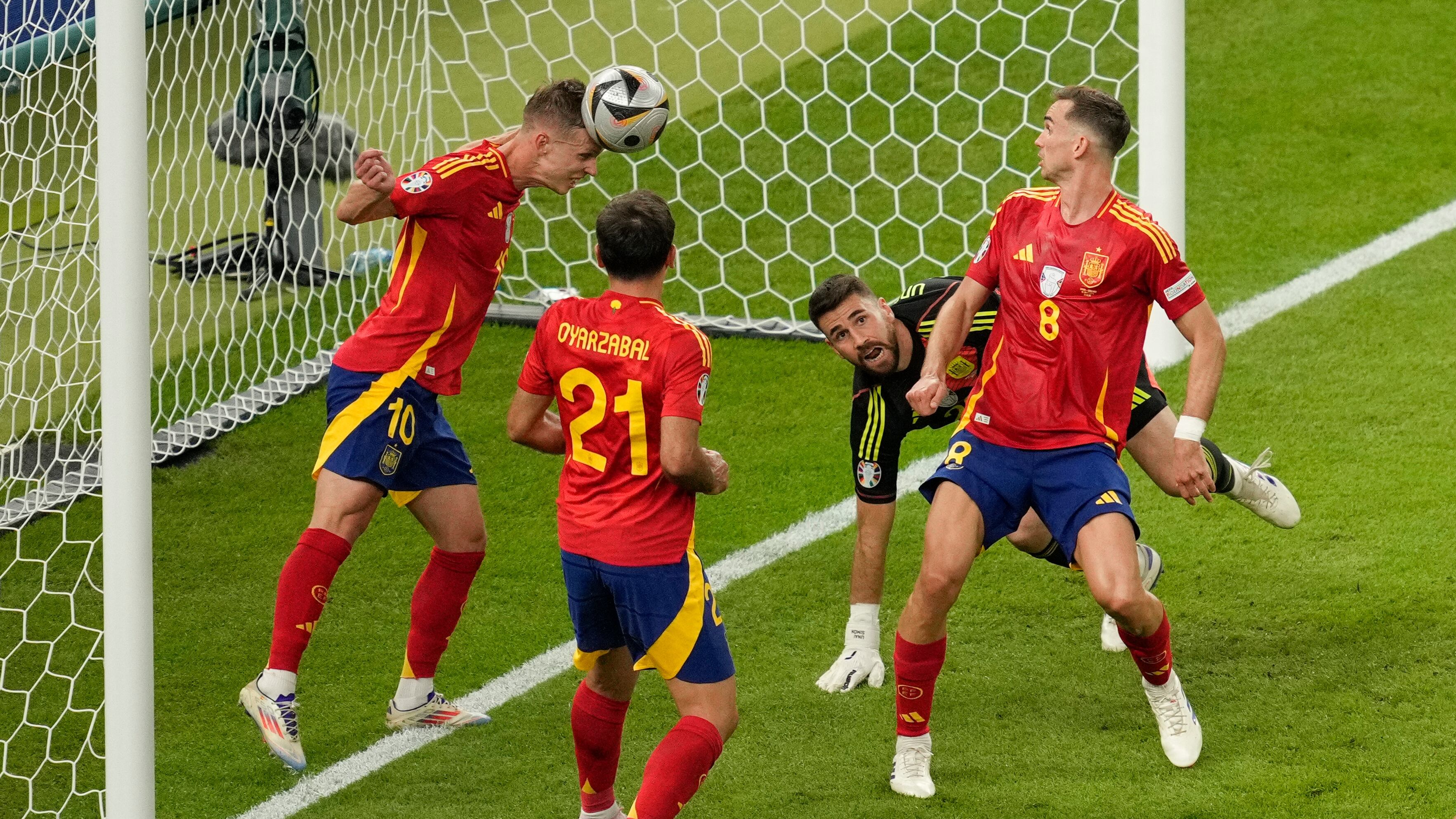 Épica salvada en la línea en la Eurocopa 2024 recuerda las peores pesadillas a fans de Chivas