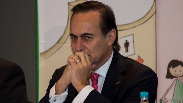 Juan Pablo Castañón. Alza en el dólar.