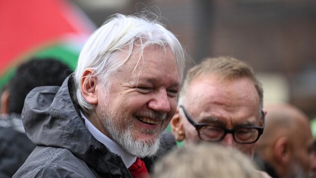 Julian Assnage protesta en Sidney por hambruna Gaza
