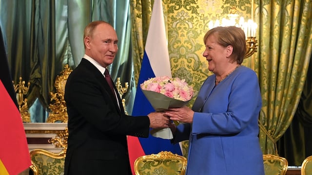 Vladimir Putin y Angela Merkel